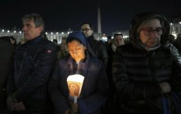 07/03/2025 - El Papa Francisco envió un mensaje de agradecimiento a los peregrinos reunidos en la Plaza de San Pedro…