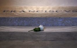 25/04/2025 – El anuncio del cardenal Makrickas, arcipreste coadjutor de la basílica liberiana, conmovió profundamente a toda la comunidad de…