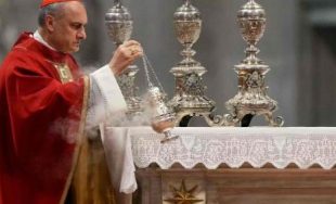 29/04/2025 – Al presidir la cuarta Misa de Novendiales en memoria del Papa Francisco, el cardenal Gambetti recuerda a los fieles que deben ver a Dios en todos, como hacía el difunto…