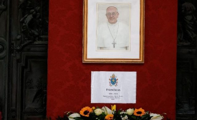 21/04/2025 – Publicado el documento redactado por Jorge Mario Bergoglio en Santa Marta el 29 de junio de 2022: “Pido que se prepare mi tumba en el nicho de la nave lateral…