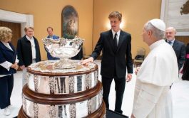 14/05/2025 – El Papa, gran aficionado al tenis, recibió en el Vaticano, al campeón del Tirol del Sur, que compite…