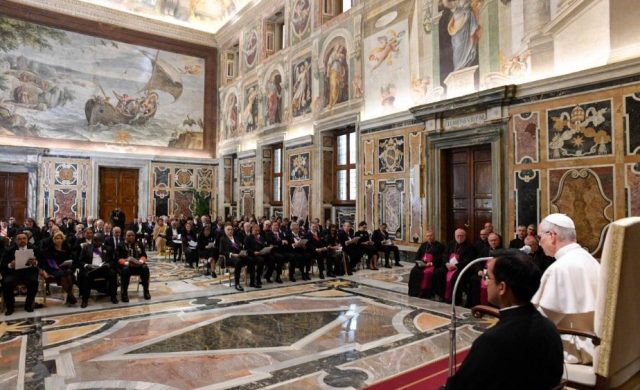 28/08/2025 - (Fuente: Vatican News) León XIV recibe en audiencia a una delegación de representantes políticos y personalidades civiles procedentes de Francia y pone en guardia contra «una laicidad a veces mal…