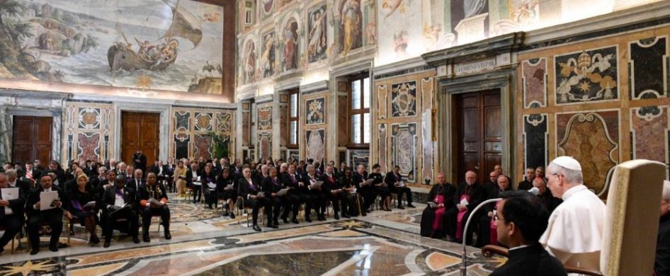 28/08/2025 - (Fuente: Vatican News) León XIV recibe en audiencia a una delegación de representantes políticos y personalidades civiles procedentes de Francia y pone en guardia contra «una laicidad a veces mal entendida» y contra las «colonizaciones ideológicas». La doctrina de la Iglesia es doctrina de salvación, no hay que temer promoverla. El estímulo para afrontar las grandes cuestiones sociales…