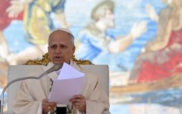 19/05/2025 – Durante el Regina Caeli, al concluir la misa de inicio del ministerio petrino, León XIV pidió paz y…