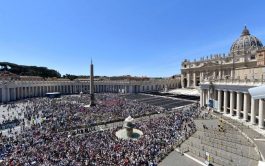26/05/2025 – A la hora del Regina Coeli, el Papa recordó que aunque “a veces nos sentimos insuficientes” en el…