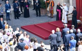 26/06/2026 - (Fuente: Vatican News) Un llamamiento para combatir a quienes negocian con las adicciones es el que lanzó el…