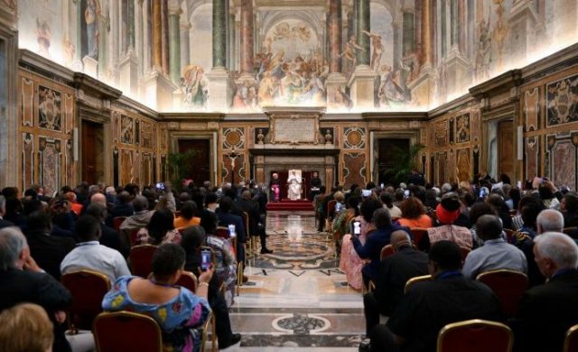 16/06/2025 - Al recibir a los peregrinos venidos a Roma para la beatificación de Floribert Bwana Chui el Papa León XIV les dijo que, en un continente lleno de jóvenes, su figura…