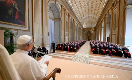 17/06/2025 - (Fuente Vatican News) (Salvatore Cernuzio) León XIV recibe por primera vez a los obispos de la Conferencia Episcopal Italiana (CEI) y subraya la centralidad de la fe, la misión de…