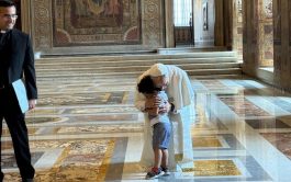 14/07/2025 - (Fuente: Vatican News) El custodio del Sagrario Apostólico relata la tierna escena que presenció el pasado junio en…