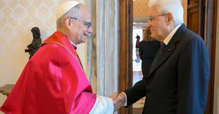 24/07/2025 - (Fuente: Vatican News) León XIV envía un telegrama de felicitación al presidente de la República Italiana, que ayer cumplió 84 años, y asegura al jefe de Estado sus oraciones «por la alta tarea que con espíritu de abnegación realiza en favor de la unidad de la querida nación italiana».