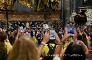 29/07/2025 - (Fuente Vatican News) Al término de la misa presidida por el cardenal Luis Antonio Tagle en la basílica de San Pedro,…