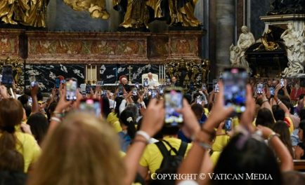 29/07/2025 - (Fuente Vatican News) Al término de la misa presidida por el cardenal Luis Antonio Tagle en la basílica de San Pedro, con motivo del jubileo de los misioneros digitales, León…