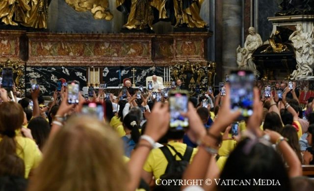 29/07/2025 - (Fuente Vatican News) Al término de la misa presidida por el cardenal Luis Antonio Tagle en la basílica de San Pedro, con motivo del jubileo de los misioneros digitales, León…