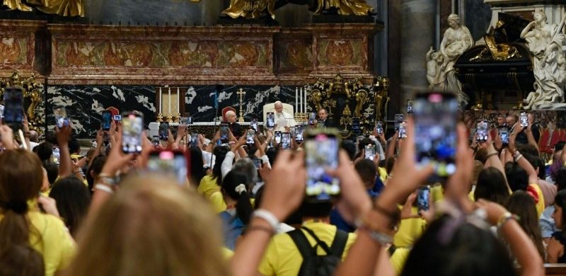 29/07/2025 - (Fuente Vatican News) Al término de la misa presidida por el cardenal Luis Antonio Tagle en la basílica de San Pedro, con motivo del jubileo de los misioneros digitales, León XIV los exhorta a «reparar las redes», anunciando la paz en los «dramáticos lugares de guerra», así como en los «corazones vacíos de quienes han perdido el sentido…