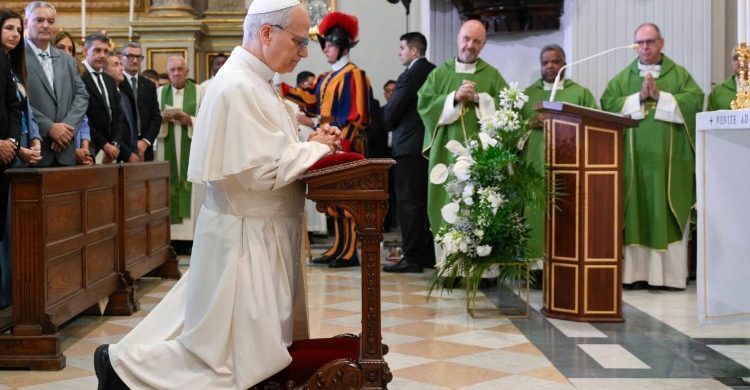 14/07/2025 - El Papa presidió su primera misa en una parroquia de allí, donde reflexionó sobre el buen samaritano y recordó que "prójimo" es todo aquel que encontramos en el camino de la vida, sin distinción.