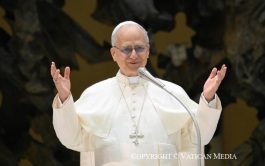 13/08/2025 - (Fuente: Vatican News) Jesús no señaló con el dedo ni acusó a Judas durante la última cena. Prefirió…