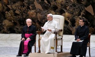 27/08/2025 - (Fuente: Vatican News) Este miércoles, 27 de agosto, en la Audiencia General, el Santo Padre al comentar la escena que marca el inicio de la pasión de Jesús, es decir,…
