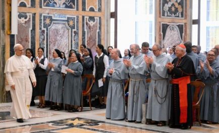 18/09/2025 - (Fuente: Vatican News) Responder a las necesidades del mundo, la obediencia para recordar a la sociedad actual el sentido del sacrificio y la importancia de vivir juntos la vocación religiosa.…