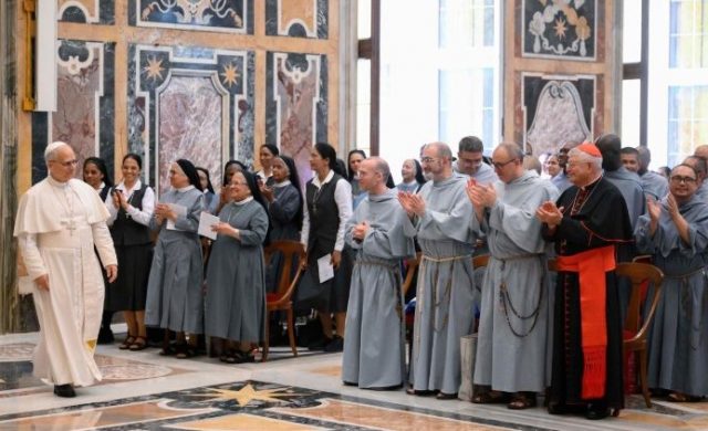 18/09/2025 - (Fuente: Vatican News) Responder a las necesidades del mundo, la obediencia para recordar a la sociedad actual el sentido del sacrificio y la importancia de vivir juntos la vocación religiosa.…