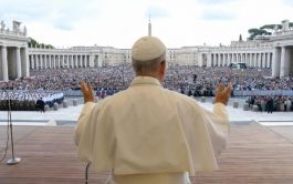 24/09/2025 - (Fuente: Vatican News) En su catequesis de este miércoles, el Papa León XIV profundizó en el misterio del Sábado Santo, subrayando que Cristo desciende hasta los infiernos no como un signo de derrota, sino como la manifestación más radical del amor de Dios, capaz de alcanzar incluso las tinieblas más profundas del ser humano para llevar la luz…