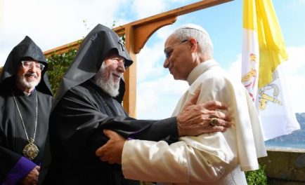 16/09/2025 - (Fuente: Vatican News) El Papa ha recibido esta mañana en Castel Gandolfo al catholicos de todos los armenios. El Patriarca invitó al Pontífice a visitar Armenia y reiteró la necesidad…