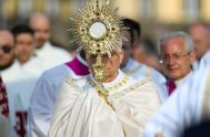 27/10/2025 - El Papa León XIV, durante una audiencia jubilar en la Plaza de San Pedro, orientó su enseñanza hacia la esperanza inherente…