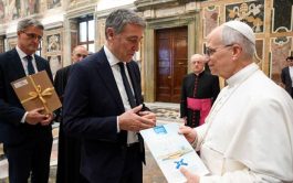 20/10/2025 - El Papa León XIV recibió en audiencia a los miembros de la Consulta nacional antiusura "San Juan Pablo…