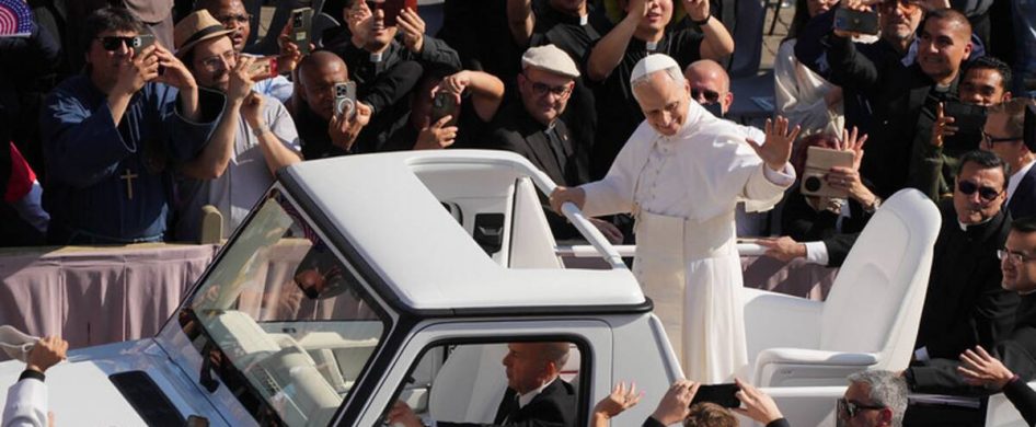 29/10/2025 - El Papa León XIV dedicó la catequesis de la Audiencia General en la Plaza de San Pedro al diálogo interreligioso, con motivo del 60º aniversario de la Declaración conciliar Nostra Aetate. El Pontífice, tal como informa Vatican News, reiteró el compromiso ineludible de la Iglesia con este documento clave del Concilio Vaticano II (1965), que redefinió las relaciones…