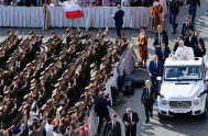 En la catequesis de la audiencia general en la Plaza de San Pedro, el Papa se detiene en la Pascua de Cristo para…