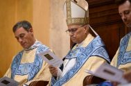 Al visitar la "Domus Australia", el Papa dijo que celebraba las Vísperas con motivo de la festividad de Nuestra Señora del Rosario: "En…