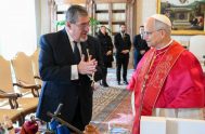 13/10/2025 - El pasado 11 de octubre, el Papa León XIV recibió en audiencia oficial al presidente de la República de Guatemala, Bernardo…