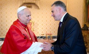 17/10/2025 - El Papa León XIV recibió en el Vaticano al presidente de la República Oriental del Uruguay, Yamandú Orsi. Tras la audiencia con el Santo Padre, el mandatario uruguayo sostuvo un…