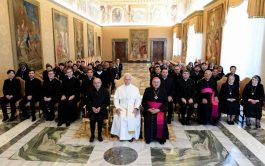 20/10/2025 - El Papa León XIV recibió en audiencia a la comunidad del Pontificio Colegio Portugués de Roma, conmemorando los…