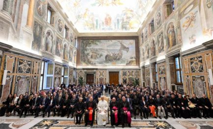 24/10/2025 - El Papa León XIV ha reafirmado con vigor el papel fundamental de la familia como núcleo de esperanza y renovación para la sociedad, y no como una carga. Al recibir…