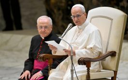29/10/2025 - El Papa León XIV presidió la celebración "Caminando juntos en la esperanza" en el Aula Pablo VI, conmemorando los 60 años de la Declaración Nostra Aetate, documento fundamental del Concilio Vaticano II sobre el diálogo interreligioso. El Pontífice, dirigiéndose a líderes religiosos y diplomáticos, afirmó que la publicación del texto hace seis décadas “plantó una semilla de esperanza…