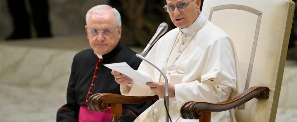 29/10/2025 - El Papa León XIV presidió la celebración "Caminando juntos en la esperanza" en el Aula Pablo VI, conmemorando los 60 años de la Declaración Nostra Aetate, documento fundamental del Concilio Vaticano II sobre el diálogo interreligioso. El Pontífice, dirigiéndose a líderes religiosos y diplomáticos, afirmó que la publicación del texto hace seis décadas “plantó una semilla de esperanza…