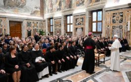 24/10/2025 - El Papa León XIV se reunió con cerca de doscientos cincuenta fieles procedentes de Estonia que se encuentran…