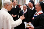 17/10/2025 - El Papa León XIV recibió a un grupo de peregrinos católicos de Rusia en la Sala Clementina, en el marco de…