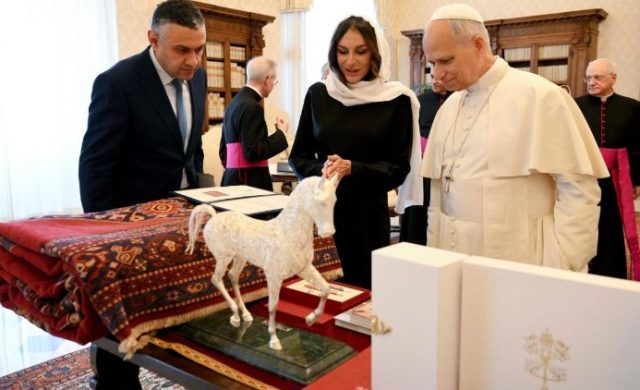 17/10/2025 - El Papa León XIV recibió en audiencia a la primera vicepresidenta de Azerbaiyán, la señora Mehriban Aliyeva, en el Palacio Apostólico. Esta reunión, de acuerdo con la información proporcionada por…
