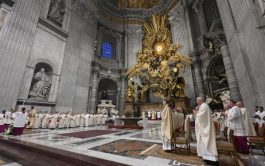 27/10/2025 - El Papa León XIV presidió la Misa de ordenación episcopal de monseñor Mirosław Stanisław Wachowski, el nuevo representante…