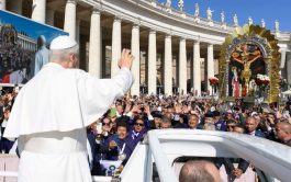 20/10/2025 - Tras la Misa de canonización de siete nuevos santos para la Iglesia Universal, el Papa León XIV se…