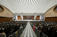 30/10/2025 - El Papa León XIV se reunió en el Aula Pablo VI del Vaticano con unos seis mil estudiantes que asistieron a…