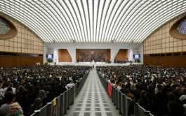 30/10/2025 - El Papa León XIV se reunió en el Aula Pablo VI del Vaticano con unos seis mil estudiantes…