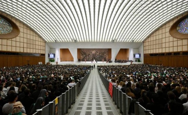 30/10/2025 - El Papa León XIV se reunió en el Aula Pablo VI del Vaticano con unos seis mil estudiantes que asistieron a Roma para el Jubileo del Mundo Educativo. El encuentro,…