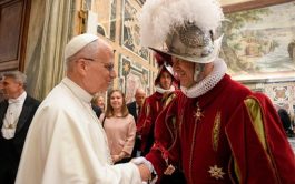 Con ocasión del juramento de los reclutas, el Papa León XIV recibió en audiencia al antiguo cuerpo militar, agradeciéndole su…