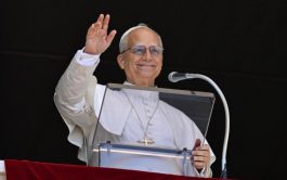 13/10/2025 - En una Plaza de San Pedro colmada de fieles, el Papa León XIV presidió la Santa Misa con…