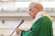 Antes de rezar la oración mariana del Ángelus al término de la santa misa con motivo del Jubileo de los Migrantes y del…
