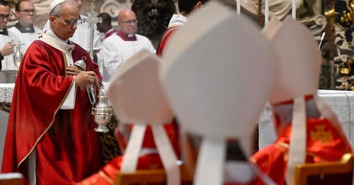 04/11/2025 - El Papa León XIV celebró una Misa en la Basílica de San Pedro en sufragio del Papa Francisco y de los cardenales y obispos fallecidos durante el último año. En…
