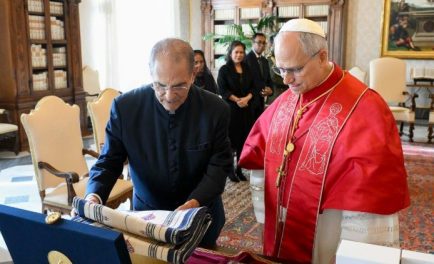 21/11/2025 - El Santo Padre León XIV recibió este viernes 21 de noviembre al presidente de la República Democrática de Timor Oriental, José Manuel Ramos-Horta, en el Palacio Apostólico Vaticano. Tras el…