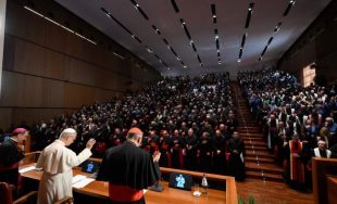 14/11/2025 - El Papa León XIV acudió a la Pontificia Universidad Lateranense de Roma para inaugurar el año académico 2025-2026. La universidad, históricamente conocida como la "Universidad del Papa" debido a su…